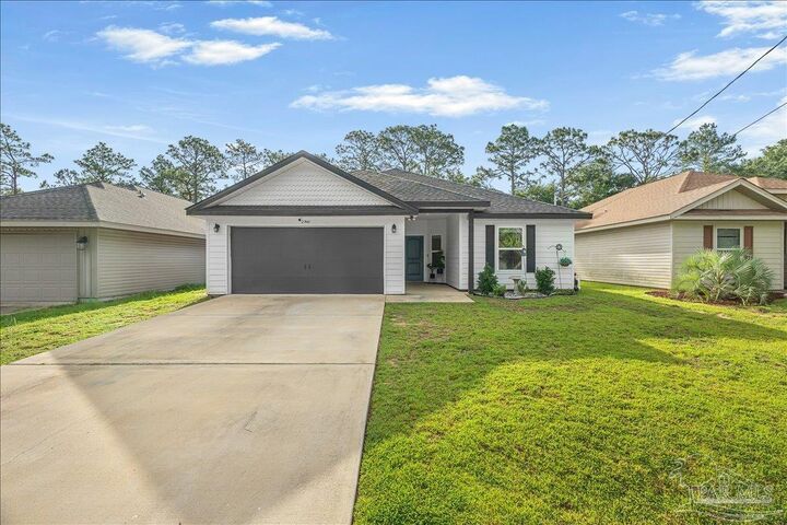 Property Photo:  2948 N 24th Ave  FL 32583 