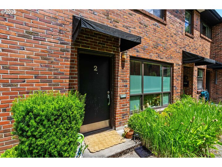 Property Photo: 929 SE 16th Ave 2 OR 97214