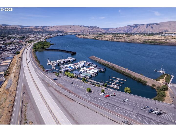 Property Photo: 101 N Boat Basin Rd B 16 OR 97058