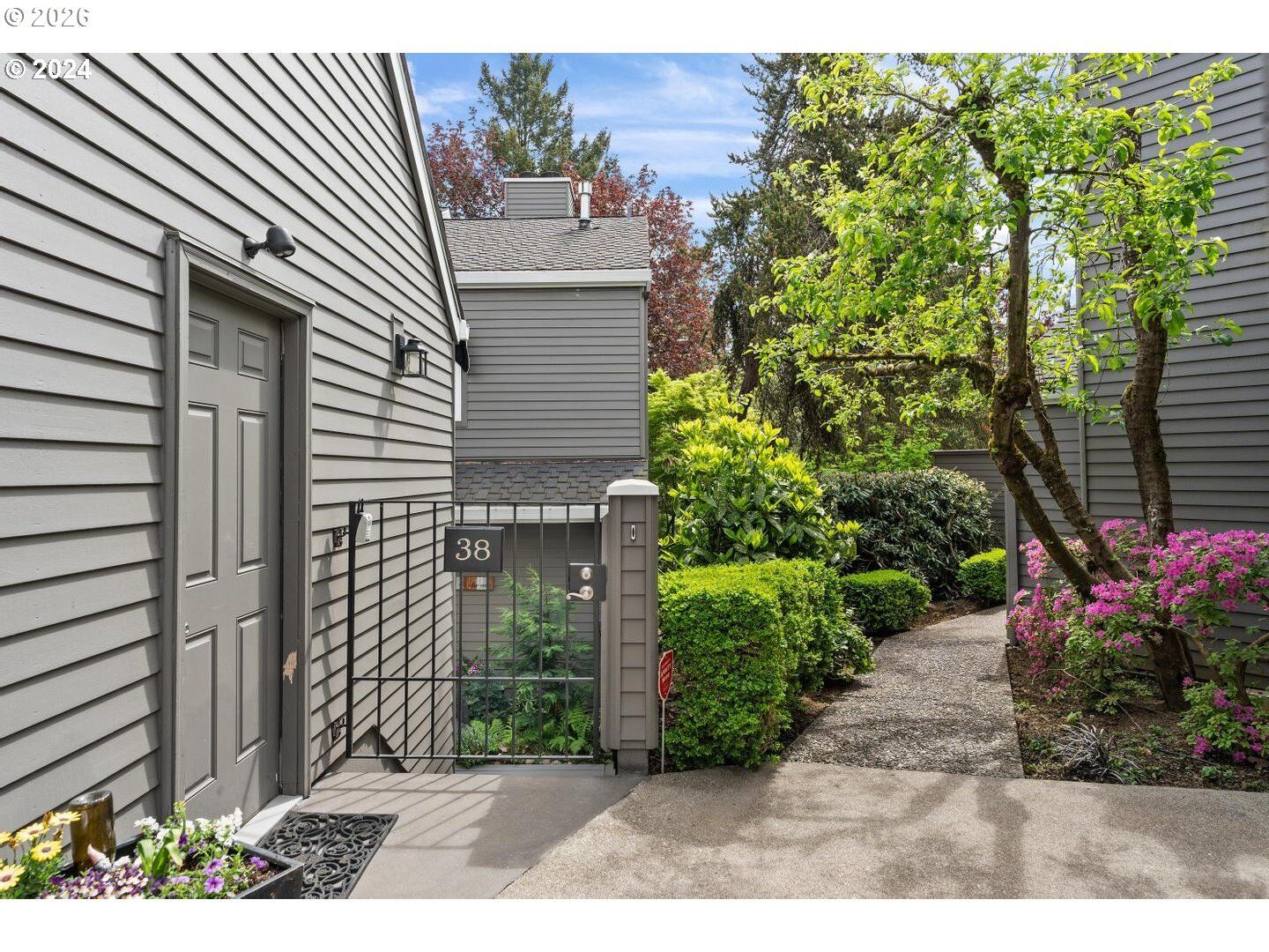 Property Photo:  38 Greenridge Ct  OR 97035 