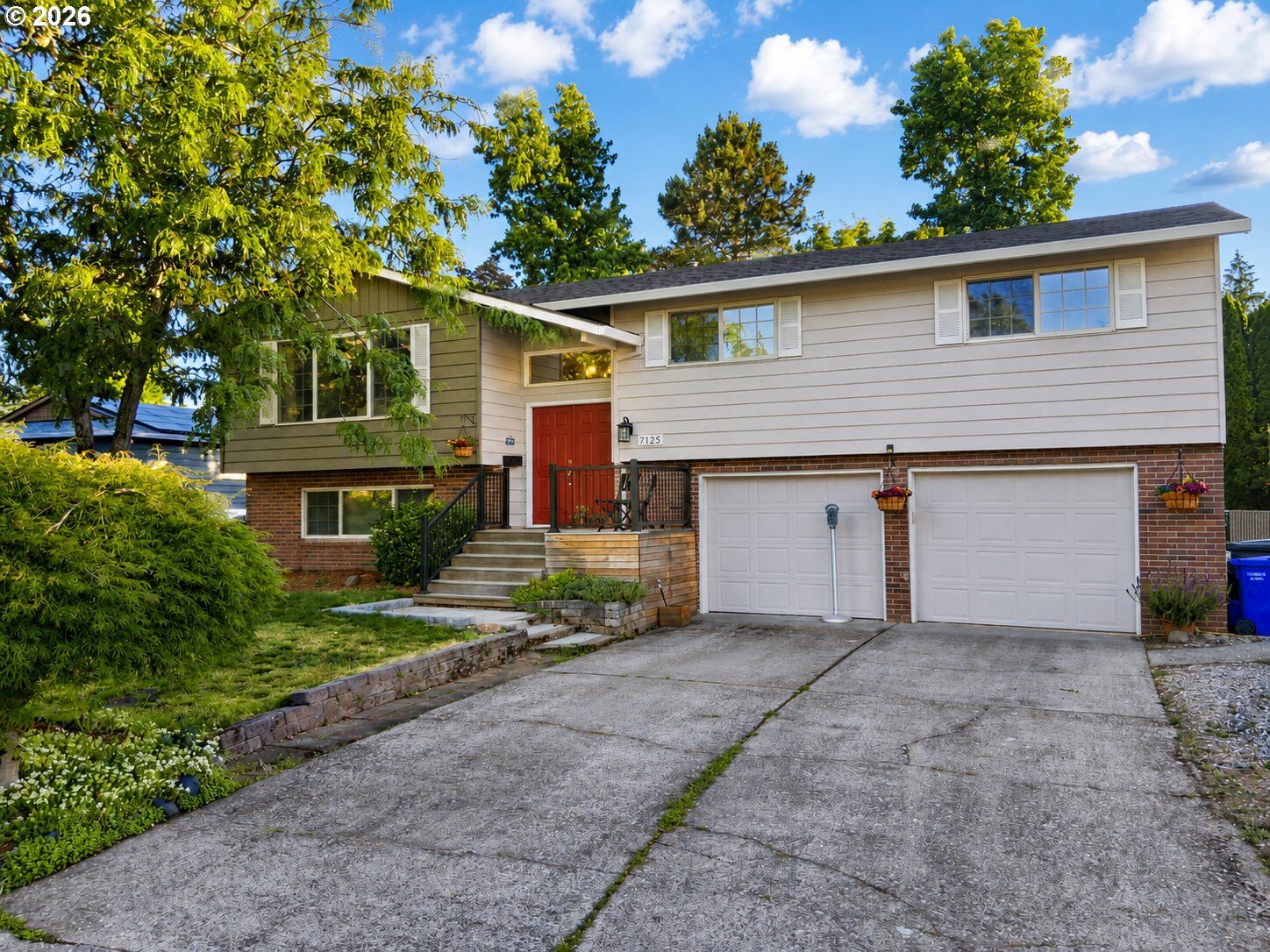 Property Photo:  7125 Via Montemar  OR 97027 