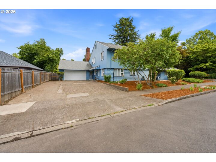 Property Photo:  625 NW 36th St  OR 97330 