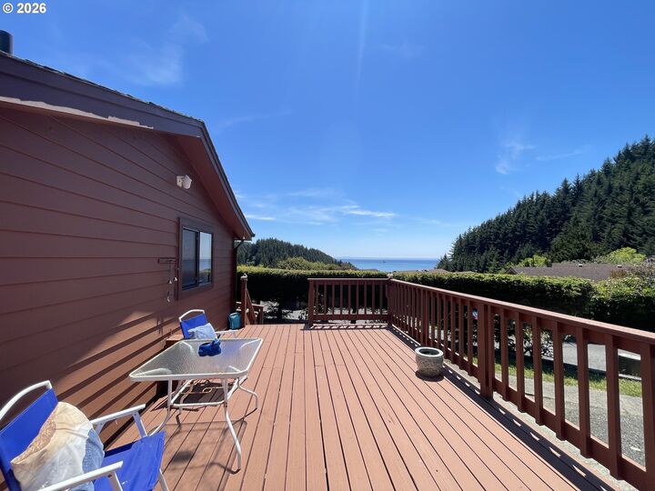 Property Photo: 19921 Whaleshead Rd # I-3 OR 97415