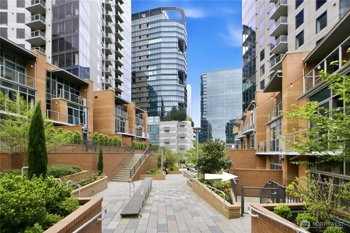 Property Photo:  10620 NE 9th Place Th-6  WA 98004 