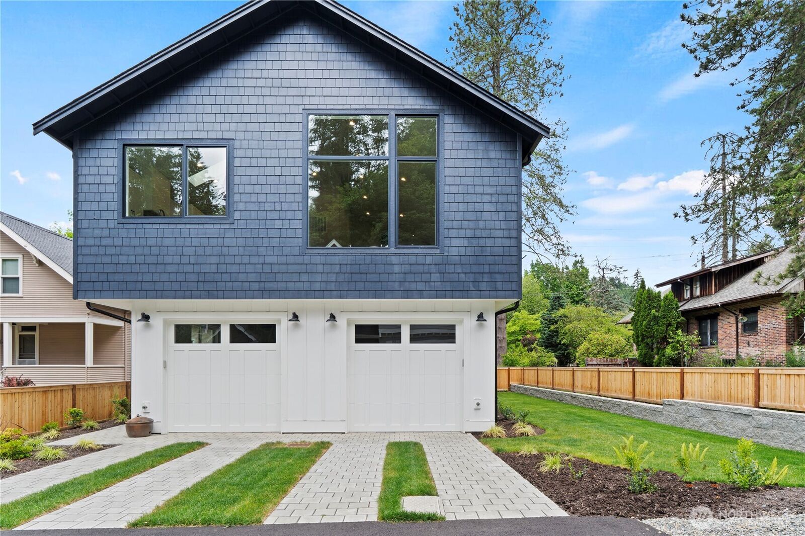 Property Photo:  