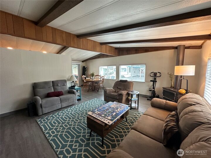 Property Photo: 2302 R Street SE 140 WA 98002