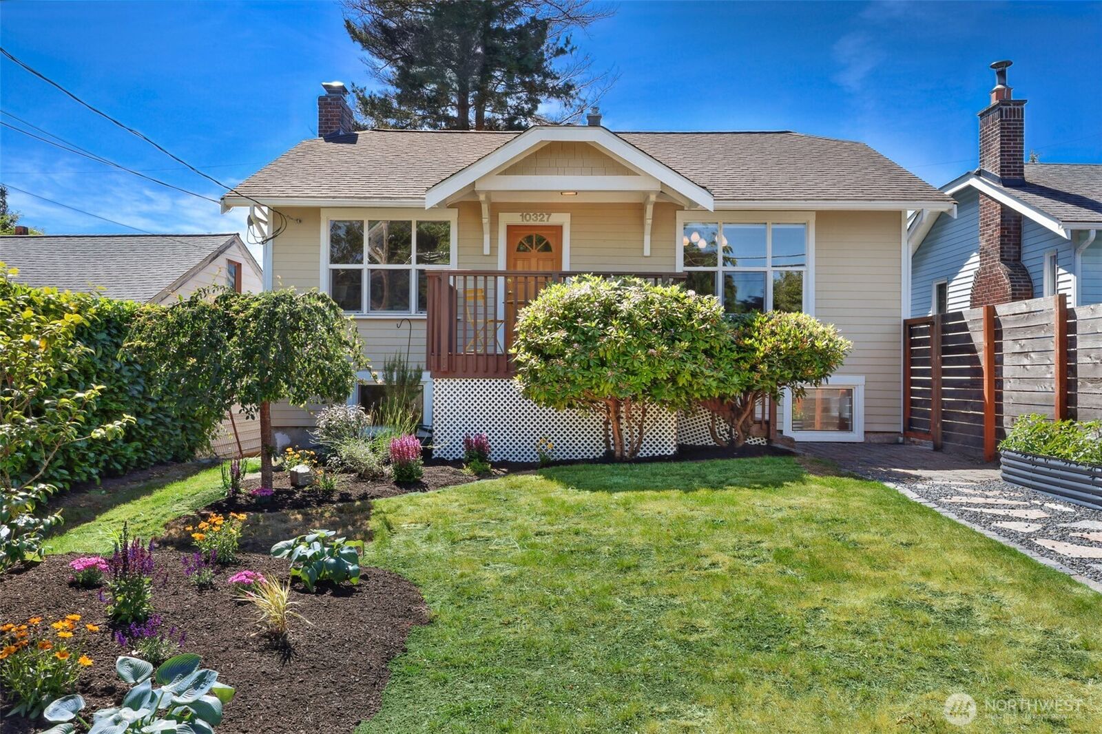 Property Photo:  10327  Stone Avenue N  WA 98133 
