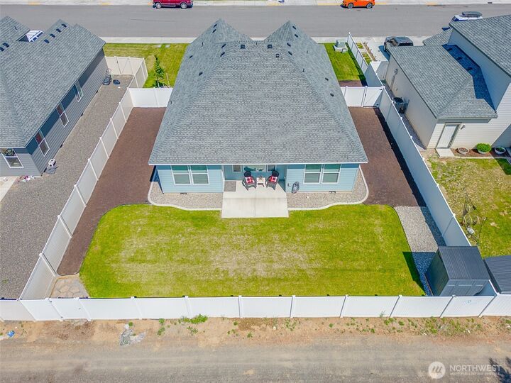 Property Photo:  324  L Street NE  WA 98848 
