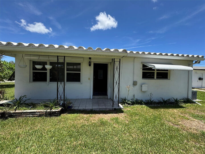 Property Photo:  925 N 32nd Avenue  FL 33021 