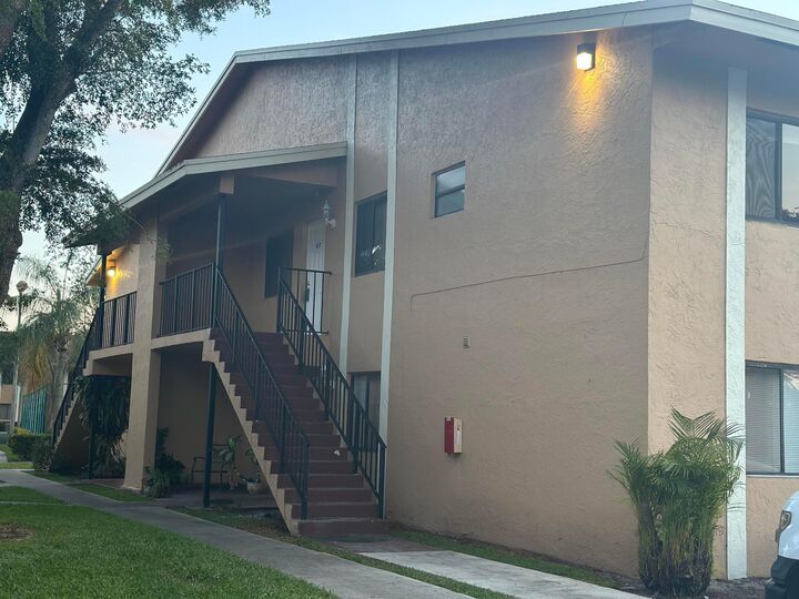 Property Photo: 6031 N 10th Ave Avenue N 219 FL 33463