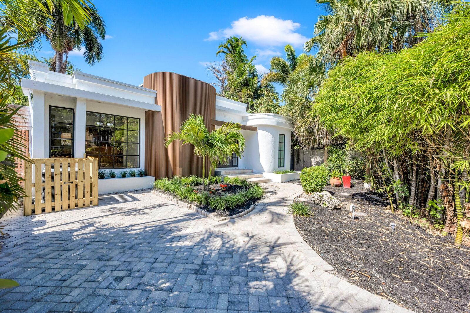 Property Photo: 1413 NE 4th Court FL 33301