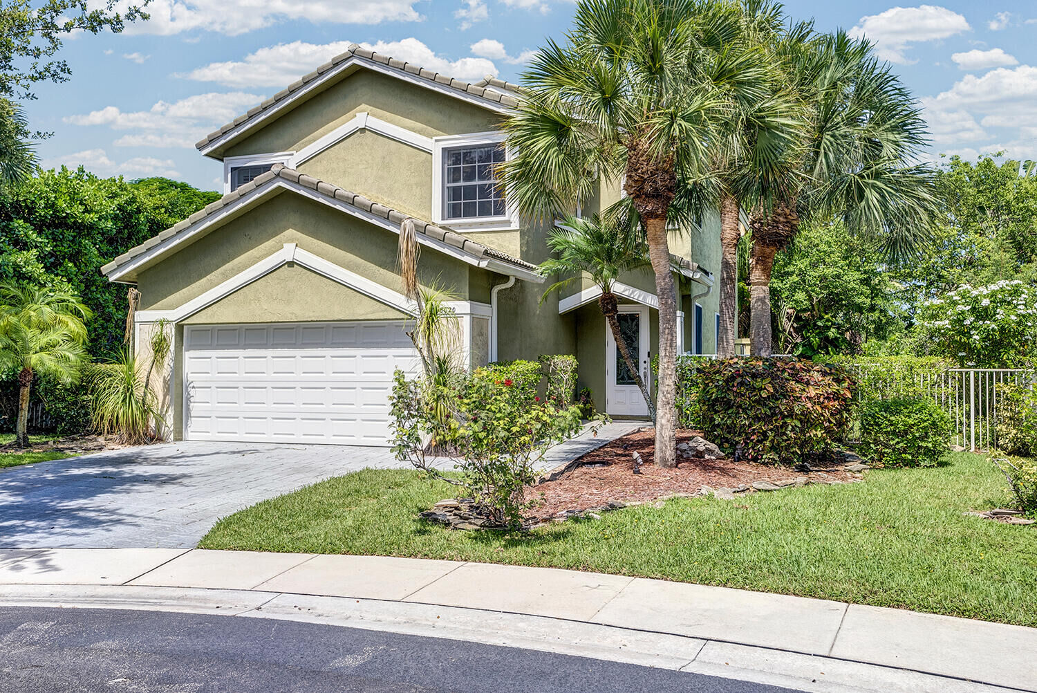 Property Photo: 8020 NW 70th Avenue FL 33067