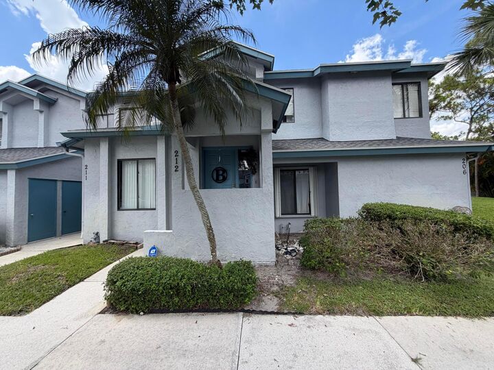 Property Photo:  212 Harbour Pointe Way  FL 33413 