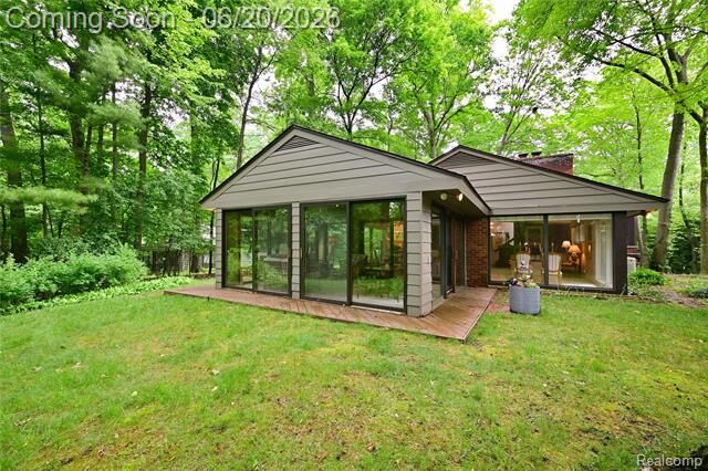 Property Photo:  3310 Dogwood Court  MI 48304 