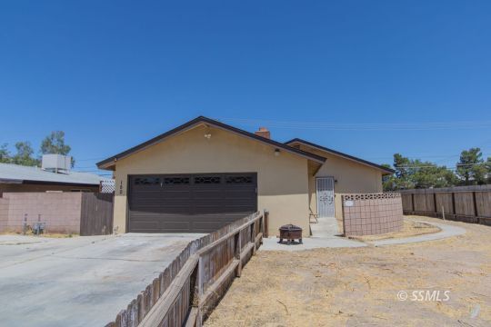 Property Photo: 150 E Upjohn Ave CA 93555