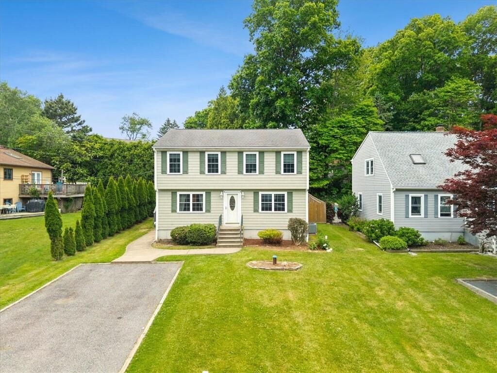 Property Photo:  1 Wapping Drive  RI 02809 