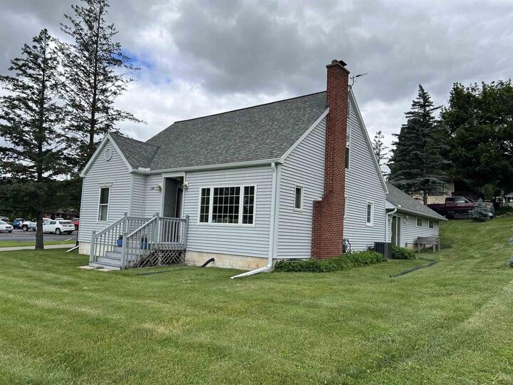 Property Photo:  1360 W Seminary Street  WI 53581 
