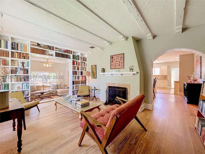 Property Photo: 1029 Harrison St FL 33019