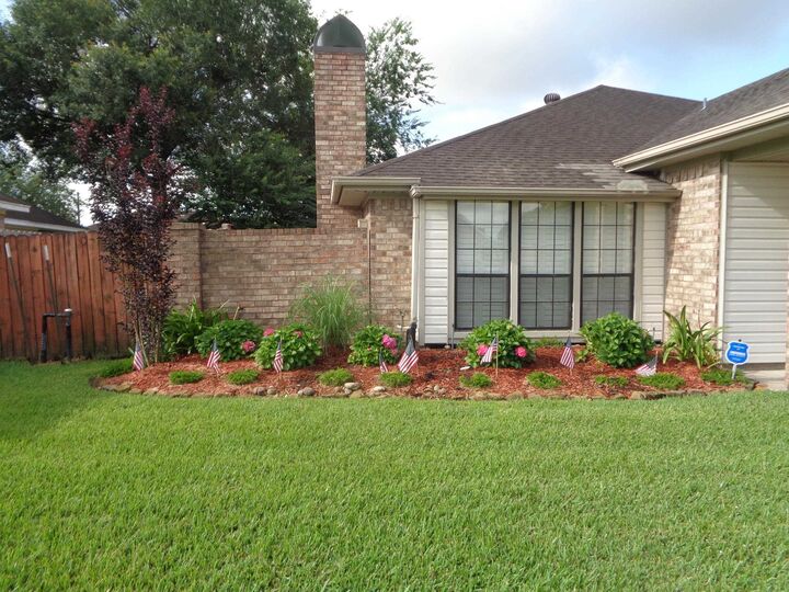 Property Photo: 5295 Greenbriar Ln TX 77706-7404