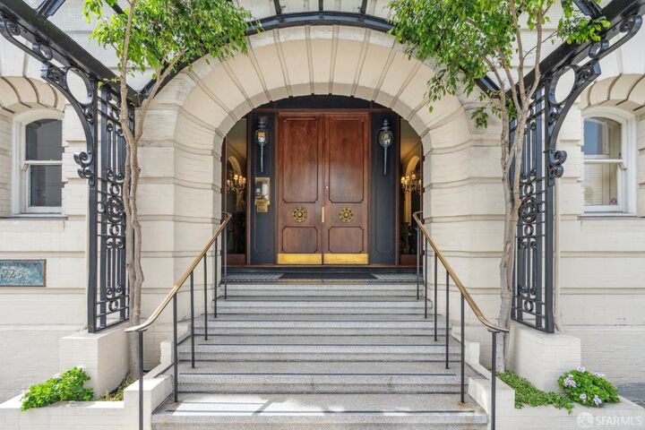 Property Photo: 1925 Gough Street 42 CA 94109