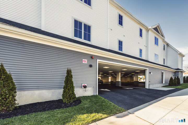Property Photo: 783 Kings Highway East 103 CT 06825