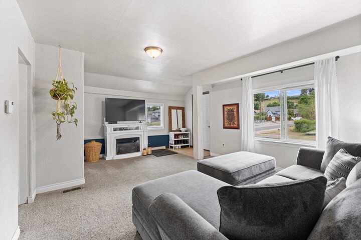 Property Photo: 1125 W Dalton Ave WA 99205