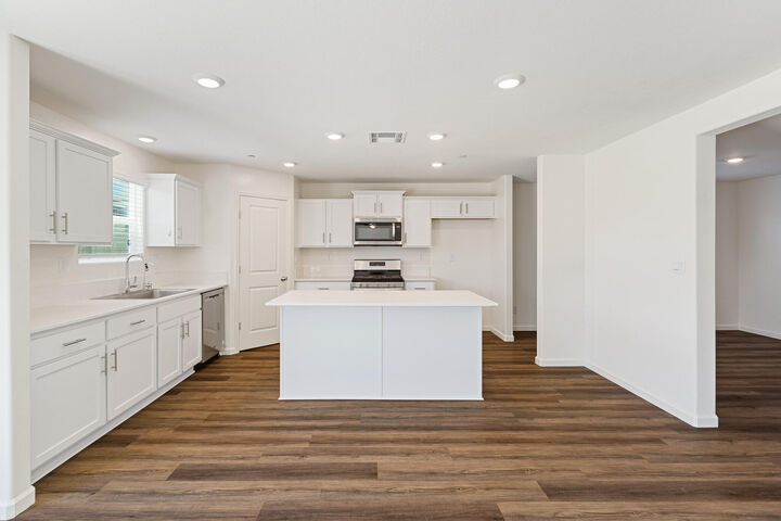 Property Photo: 935 E Cameron Avenue CA 93292