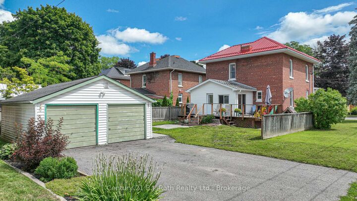 Property Photo:  33 Sussex Street S  ON K9V 3E7 