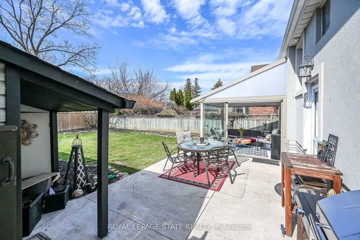 Property Photo:  22 Marion Place  ON L8G 1R7 