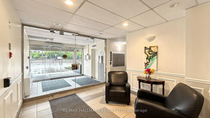 Property Photo: 49 Queen Street E 402 ON L5G 4N6