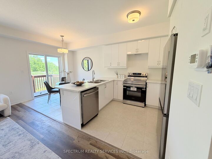 Property Photo:  660 Colborne Street W 27  ON N3T 0Y7 