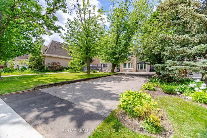Property Photo: 709 Queensway N/A W ON L5C 1A7