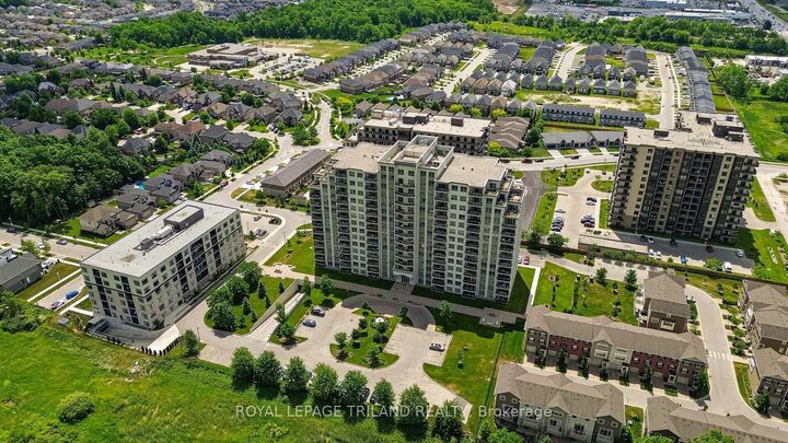 Property Photo: 1030 Coronation Drive 203 ON N6G 0G5