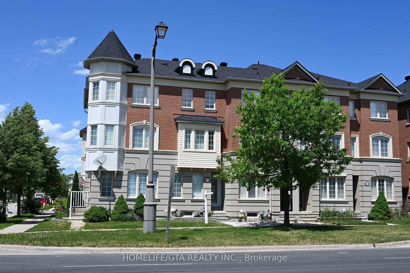 Property Photo:  2532 Bur Oak Avenue  ON L6B 1H2 