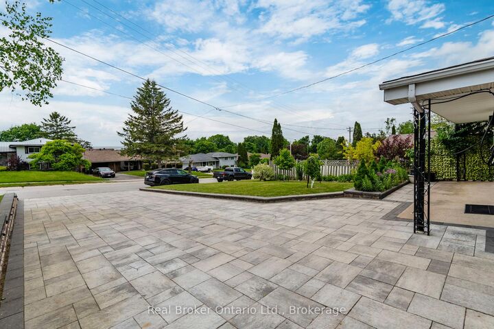 Property Photo: 647 Manly Street ON L4R 3G7