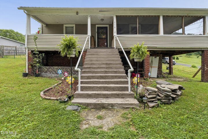 Property Photo: 210 Florida Avenue TN 37650