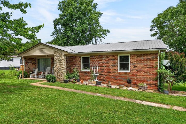 Property Photo: 194 Meadowbrook Cir TN 38570