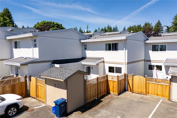 Property Photo: 400 Robron Rd #4 BC V9W 5N5