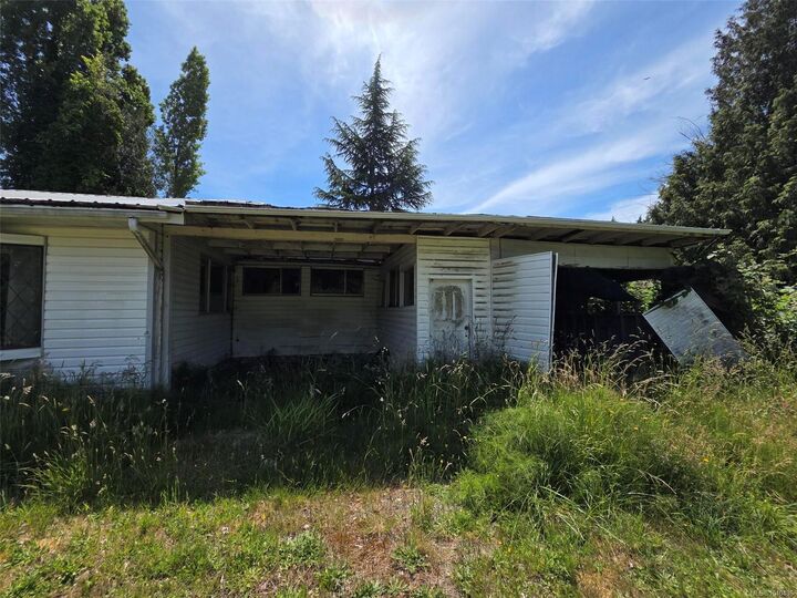 Property Photo: 5870 Grandview Rd BC V9Y 8W1