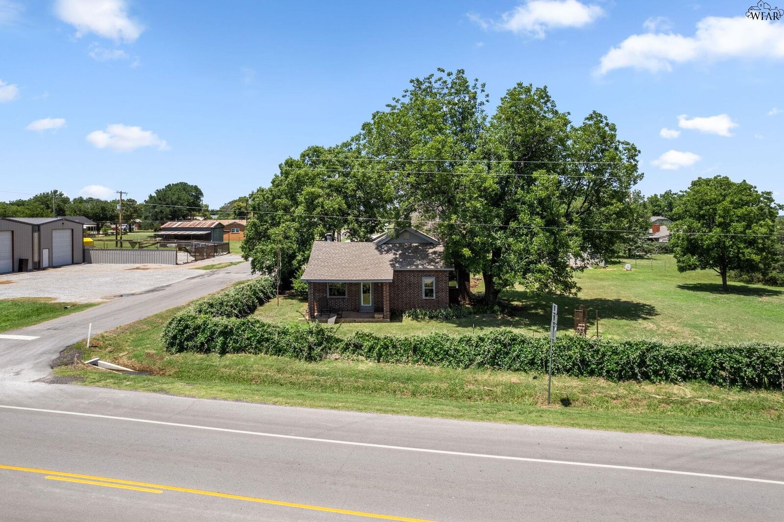 Property Photo: 1000 E Highway St 1008 E Highway St TX 76367