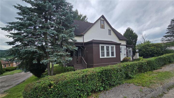 Property Photo:  433 Lemon Ave  PA 15132 