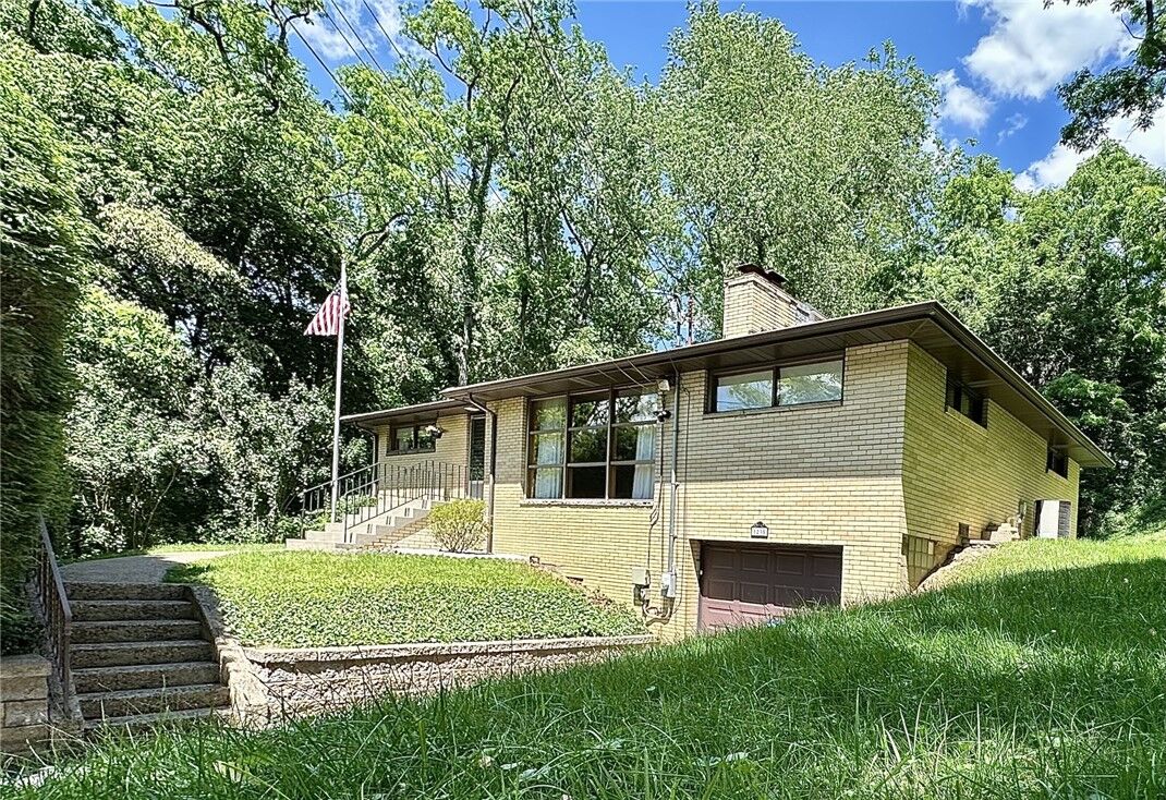 Property Photo: 1235 Free Ln PA 15145
