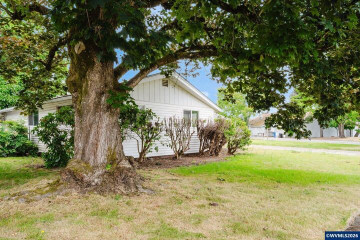 Property Photo:  4808 38th Pl NE  OR 97305 