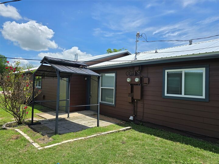 Property Photo: 502 Sturgis Street B TX 76574