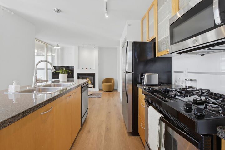 Property Photo: 969 Richards Street 1402 BC V6B 1A8