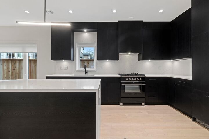 2539 Grant Avenue 1 — photo 1