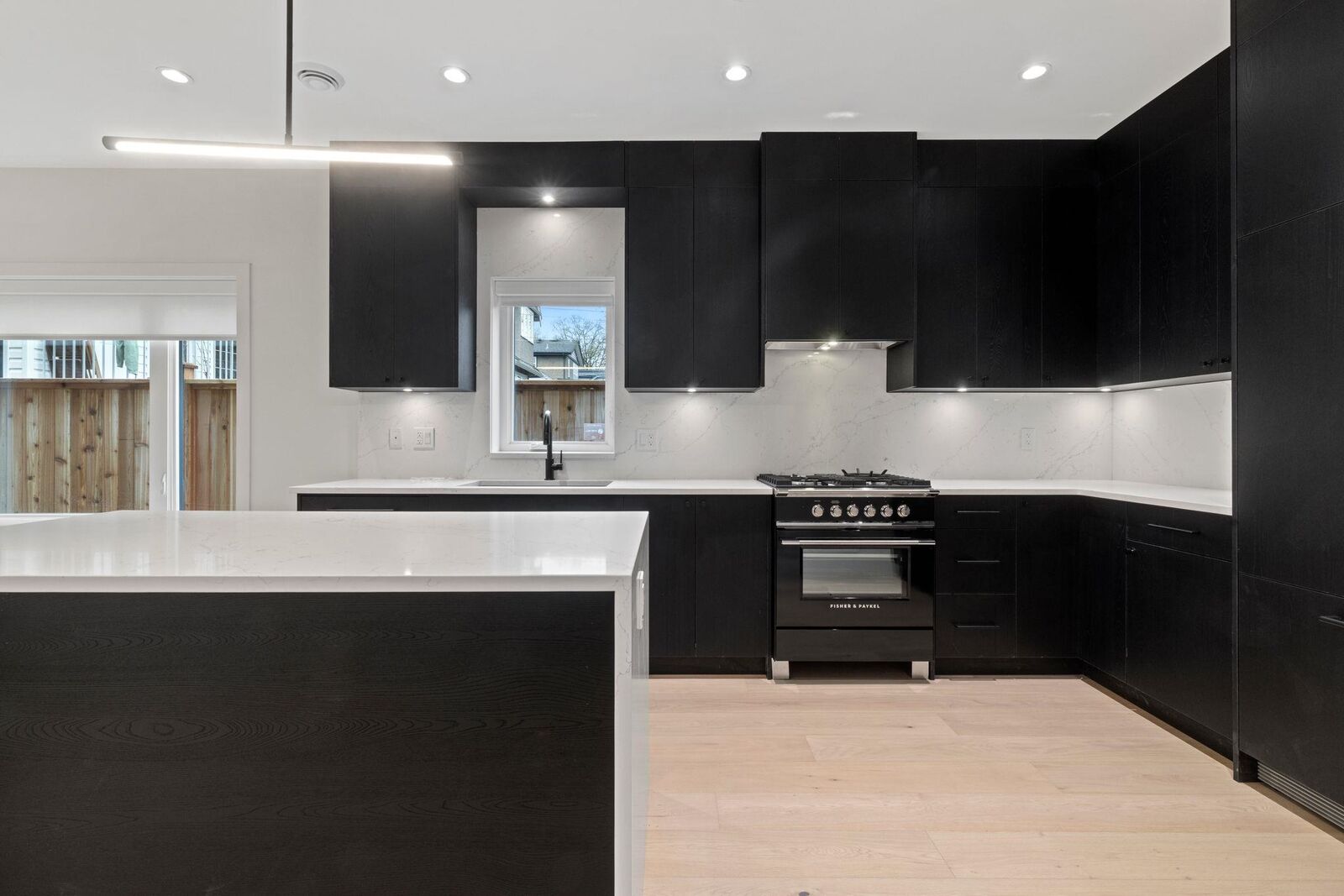 Property Photo: 2539 Grant Avenue 1 BC V5K 3G6
