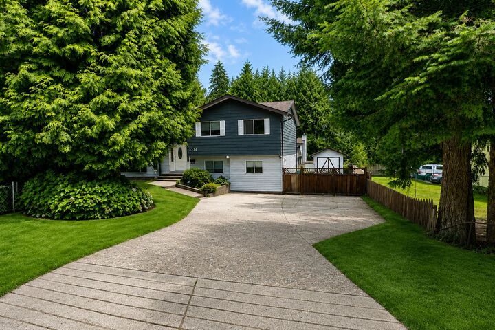 3370 Viewmount Drive — photo 1