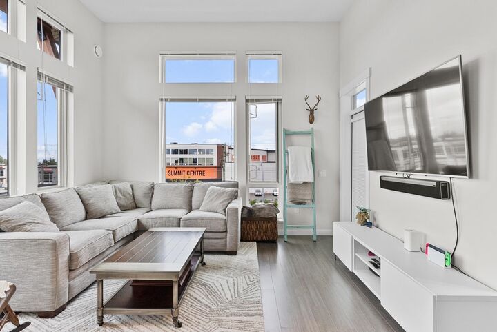 Property Photo: 31158 Westridge Place 424 BC V2T 0K5