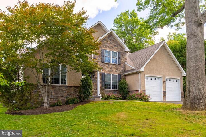 Property Photo: 6 Shepherds Way PA 19038